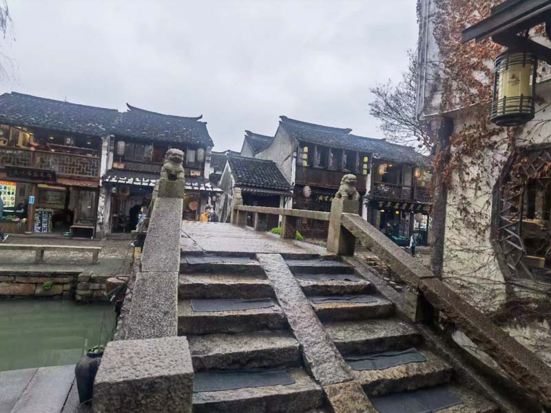 不具備法定條件的房地產中介所簽訂的合同是否有效？深圳律師來回答